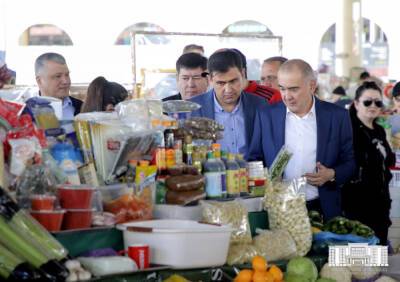 Джахонгир Артыкходжаев посетил столичный рынок "Мирабад" и проспект Навои, где идет реконструкция. Фото