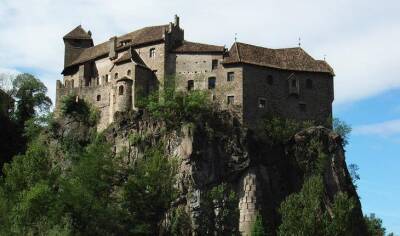 Замок Рункельштайн: дух Средневековья в итальянских альпах