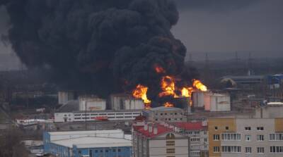 Пожар на нефтебазе в Белгороде: в Минобороны прокомментировали обвинения в причастности Украины