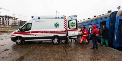 Среди пострадавших есть дети: во Львов прибыли тяжело раненые люди из обстрелянной колонны в Мариуполе
