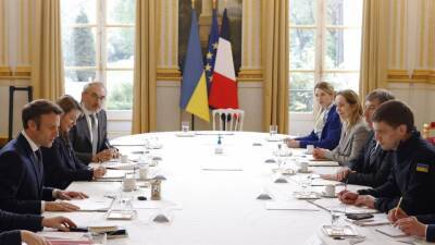 Президент Франции встретился с мэром Мелитополя