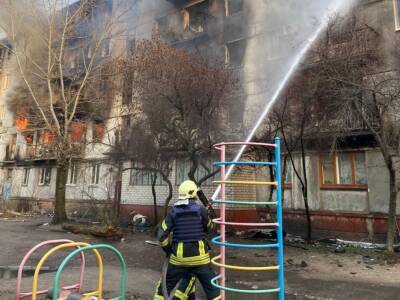 Оккупанты РФ утром обстреляли школу и две многоэтажки Северодонецка