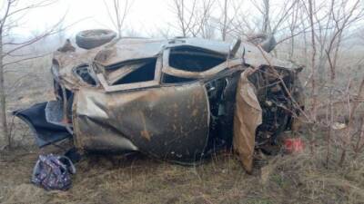 Два человека погибли при опрокидывании машины в Ершовском районе Саратовской области