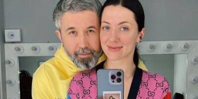 «Выехал согласно закону». Жена Сергея Бабкина ответила хейтерам, которые осудили отъезд певца за границу