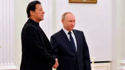 Отстранен от власти премьер-министр Пакистана Имран Хан. Он был с визитом в Москве, когда началось вторжение в Украину