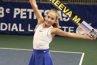 Юная россиянка Андреева стала победительницей профессионального теннисного турнира в Анталье