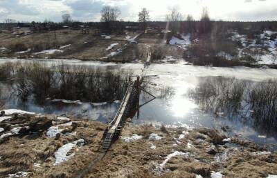 В Тверской области паводок топит и повреждает деревянные мосты
