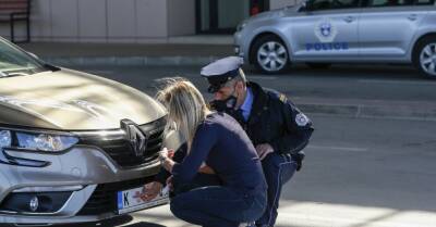 Сербы и косовары уже год заклеивают номерные знаки на своих авто при пересечении границы