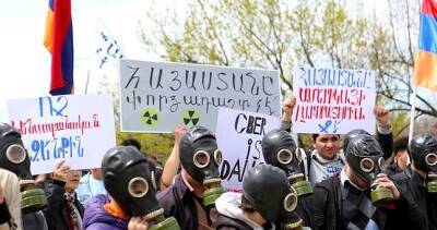 Молодежь Армении протестует против биологических лабораторий США в стране
