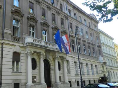 Хорватия объявила персонами нон грата 24-х россиян из посольства в Загребе