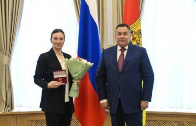 Губернатор Игорь Руденя вручил Наталье Непряевой и её тренерам региональные награды
