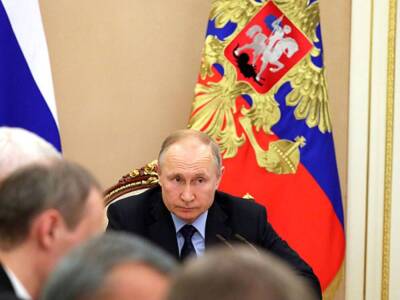 Путин поручил поддержать семьи граждан, лишившихся работы после 1 марта