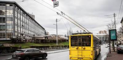 У Києві побільшало громадського транспорту, правила паркування не змінилися