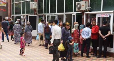 Рынок лихорадит: в Таджикистане растут цены и очереди у банкоматов