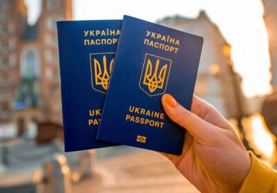 С украинским паспортом сейчас можно посетить 143 страны без визы