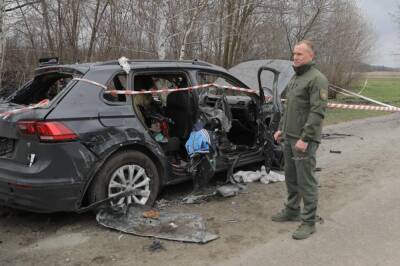 На Киевщине обнаружили расстрелянное оккупантами авто: семья пыталась эвакуироваться, погибли дети и женщины