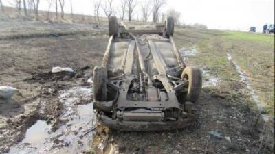 В Дергачевском районе при опрокидывании машины погиб человек