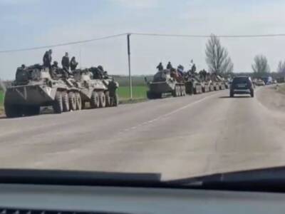 Появилось видео с большой колонной техники армии РФ. CNN выяснила, что оккупанты направляются на Донбасс