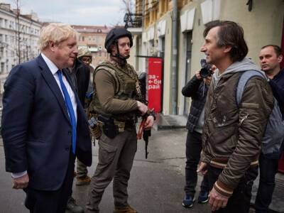 "Борис, я такий радий! Це капець". Журналисты нашли мужчину, который пообщался с Джонсоном во время прогулки по Киеву