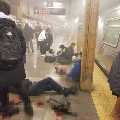 Стрельба в метро Нью-Йорка: разыскивается преступник в противогазе