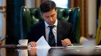 Зеленский подписал закон о 100% гарантии вкладов на период войны