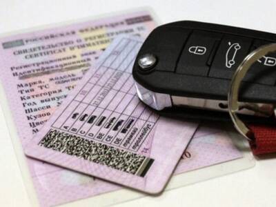 Правительство продлило срок действия водительских удостоверений на три года