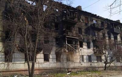 Обстрелы на Луганщине: пожарные едва справляются