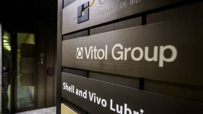 Нефтетрейдер Vitol Group перестанет торговать российским сырьем