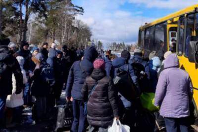 "Эвакуируйтесь, пока мы можем вас забрать!": жителей Луганщины умоляют выезжать, враг готовит новое наступление