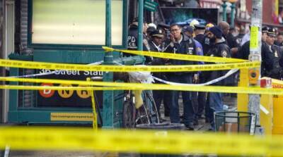 Неизвестный открыл огонь в метро Бруклина: 10 раненых и 13 пострадавших