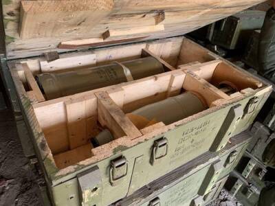 В Киевской области обнаружили схрон оккупантов с боеприпасами – 100 ящиков со снарядами калибра 125 мм