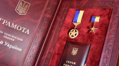 Зеленский посмертно присвоил героя Украины трем военным