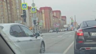 В Тюмени на перекрестке улиц Пермякова — Артамонова не работает светофор