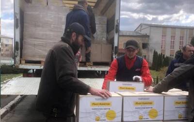 Жители Ирпеня получили партию гуманитарки от Фонда Ахметова