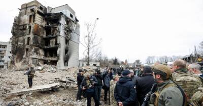 Увидели зверства войны: президенты четырех стран посетили разбомбленную Бородянку (фото)