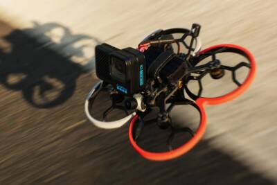 GoPro представила Hero10 Black Bones – облегченную версию флагманской камеры без экрана и батареи специально для дронов