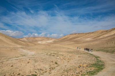 Две туристки 13 и 6 лет заблудились в районе минного поля в Негеве