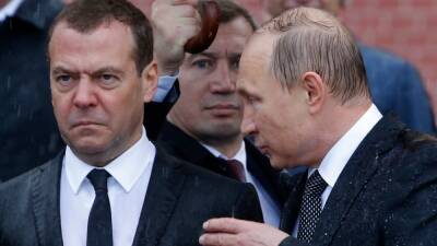 Медведев: "О безъядерном статусе Балтики речь идти не сможет"