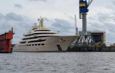В ФРГ конфисковали крупнейшую в мире яхту российского олигарха