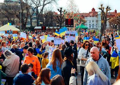 В Карловых варах прошел митинг в поддержку Украины: много фото - vinegret.cz - Украина - Чехия