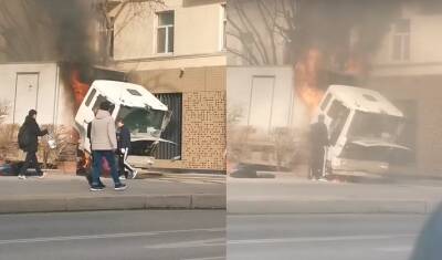 В Тюмени на улице Республики сгорел грузовик