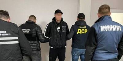 Во Львове задержан мужчина из Одессы, он подрабатывал документы для выезда заграницу мужчин