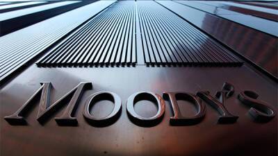 Moody's предупредило РФ о дефолте, если та не рассчитается по госдолгу валютой