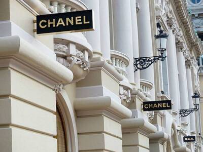 Иск к Chanel на 100 млн рублей из-за отказа продавать россиянам «предметы роскоши» зарегистрирован в суде Москвы