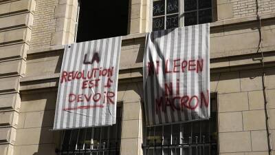 Беспорядки в Латинском квартале: в Сорбонне протестуют против второго тура Макрон-Ле Пен
