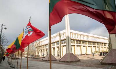 Спикер Сейма Литвы предлагает вместо Знамя мира поднимать флаг Украины