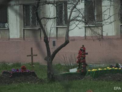 Новый уровень "зачисток". Горсовет Мариуполя сообщил, что российские оккупанты откапывают тела похороненных людей