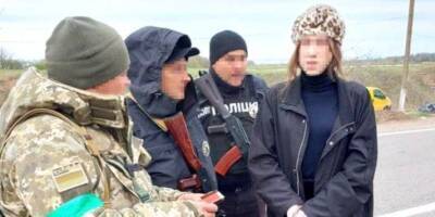 ГПСУ задержала мужчину в женской одежде, который пытался сбежать в Молдову — видео