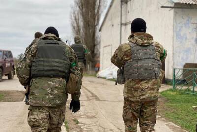 "Главное попасть в слабое место": ВСУ показали бой украинского БТР с российским танком, видео