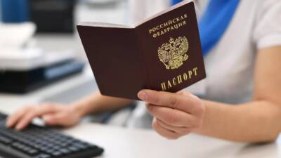 Мигранты из Таджикистана стали вторыми по получению гражданства РФ
